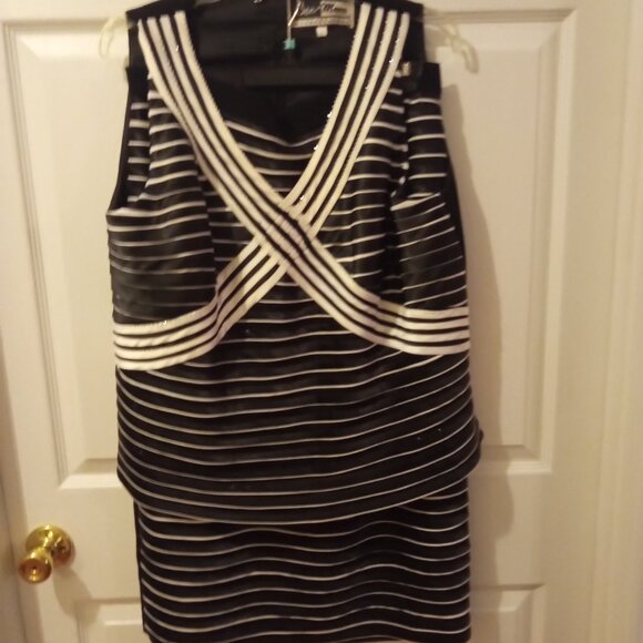 Three piece suit - Picture 3 of 4